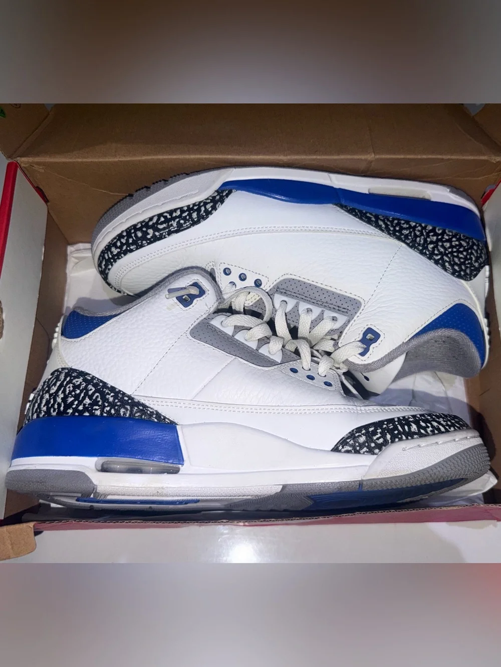 Jordan Men's White, Blue and Gray Retro Sneakers